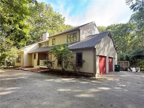 26 Trout Brook Ln, Hope, RI 02831