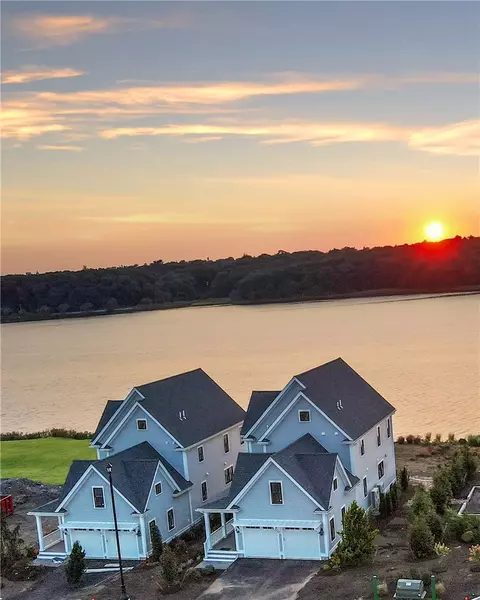 110 E Point Dr, Rumford, RI 02916