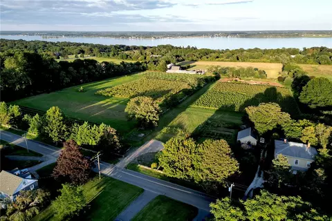 610 Wapping Rd, Portsmouth, RI 02871