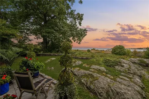 28 Seabreeze Ln #28, Bristol, RI 02809