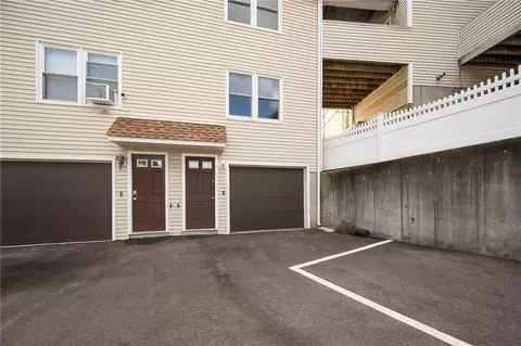 10 Burleigh St #3, Providence, RI 02904