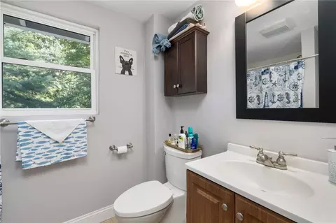 Bath - 86 Oakside St, Warwick, RI 02889 photo 2 of 2