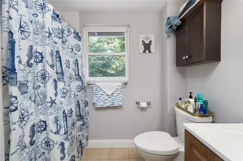 Bath - 86 Oakside St, Warwick, RI 02889 photo 1 of 2