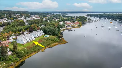 152 Crompton Ave #18, East Greenwich, RI 02818