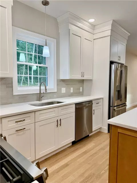 Kitchen - 11 Harmony Ln, Exeter, RI 02822 photo 3 of 4