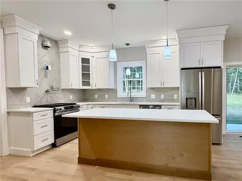 Kitchen - 11 Harmony Ln, Exeter, RI 02822 photo 2 of 4