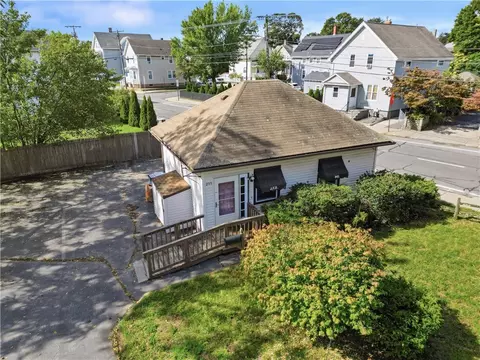 215 Waterman Ave, East Providence, RI 02914