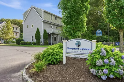 12 Park Ave #8, Narragansett, RI 02882