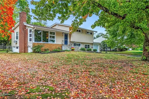 50 Fairfax Dr, Warwick, RI 02888