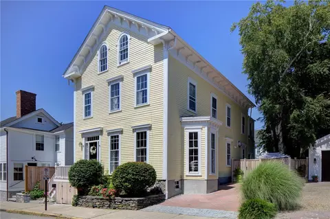 16 Sherman St, Newport, RI 02840