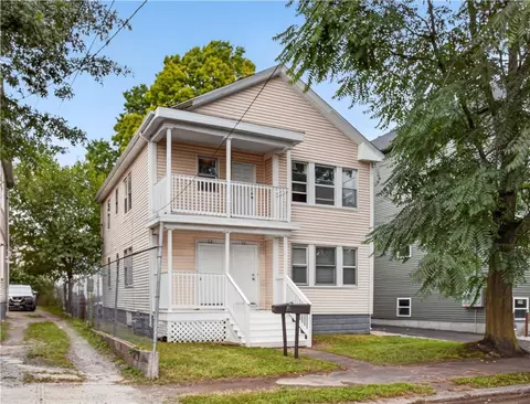 28 Pumgansett St, Providence, RI 02908