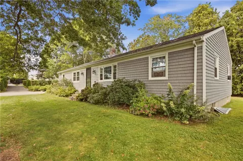 590 Turner Rd, Middletown, RI 02842