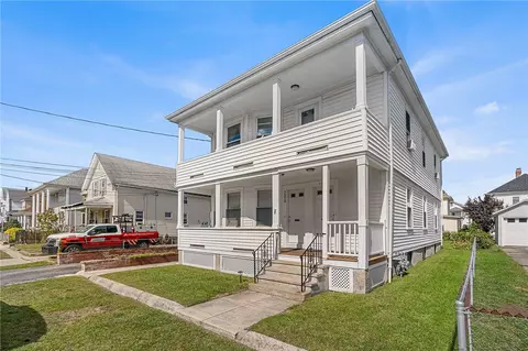 208 Suffolk Ave, Pawtucket, RI 02861