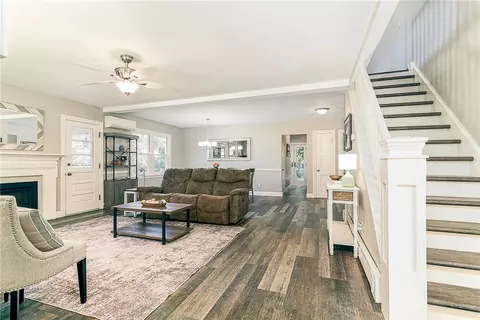Entry Way - 75 Summer St, Westerly, RI 02891 photo 2 of 7