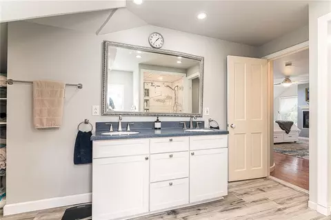 Bath - 75 Summer St, Westerly, RI 02891 photo 2 of 3