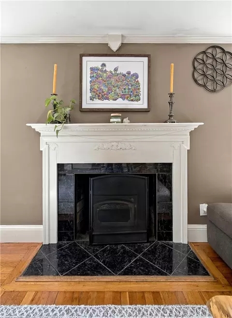 Living - 60 Parkway Dr, Warwick, RI 02886 photo 3 of 4