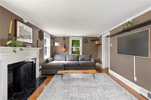 Living - 60 Parkway Dr, Warwick, RI 02886 photo 4 of 4