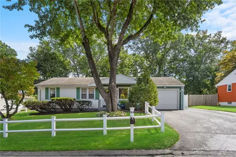 66 Wayne Dr, Cumberland, RI 02864