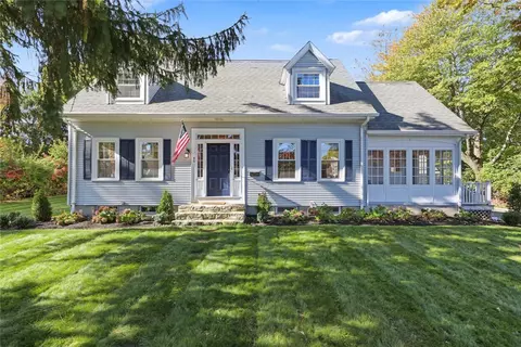 40 Grandview Ave, Lincoln, RI 02865