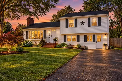 24 Parkside Way, North Kingstown, RI 02852