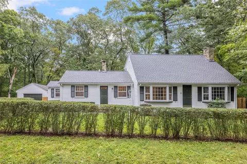 15 Williams Rd, Smithfield, RI 02917