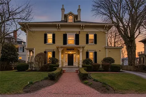 28 Kay St #3, Newport, RI 02840