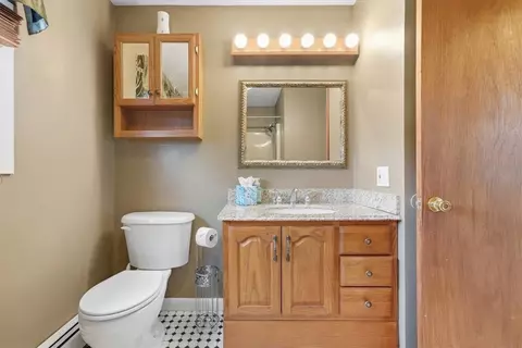 Bath - 97 Reed St, Warwick, RI 02886 photo 4 of 5