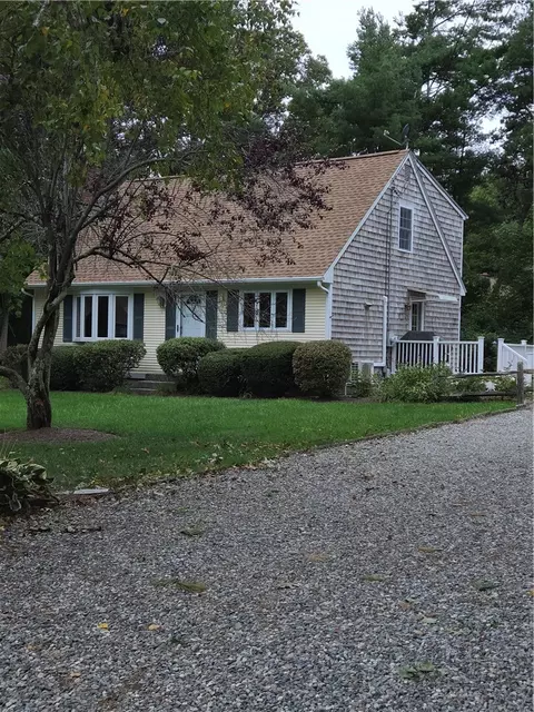 6 Crestmont Dr, Richmond, RI 02812