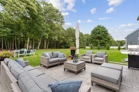 Exterior - 42 E Lantern Rd, Lincoln, RI 02865 photo 4 of 5