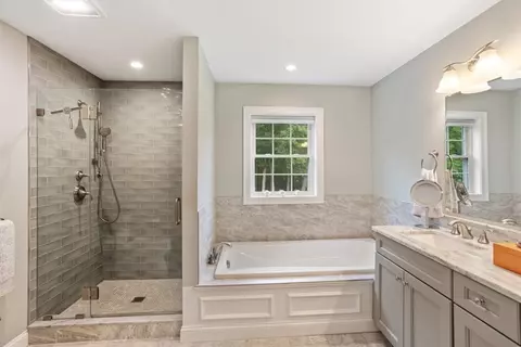 Bath - 42 E Lantern Rd, Lincoln, RI 02865 photo 4 of 7