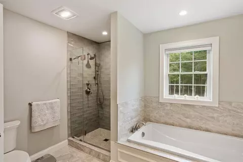 Bath - 42 E Lantern Rd, Lincoln, RI 02865 photo 5 of 7