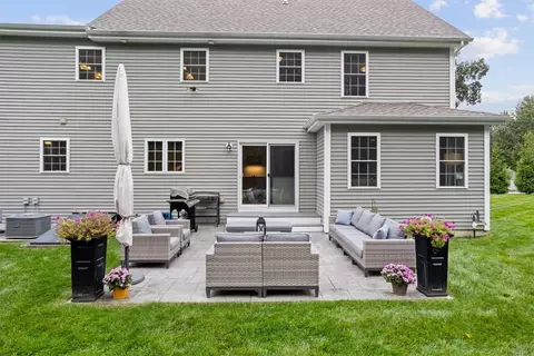 Exterior - 42 E Lantern Rd, Lincoln, RI 02865 photo 3 of 5