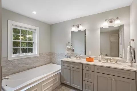 Bath - 42 E Lantern Rd, Lincoln, RI 02865 photo 6 of 7