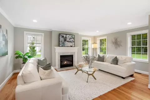 Living - 42 E Lantern Rd, Lincoln, RI 02865 photo 2 of 4