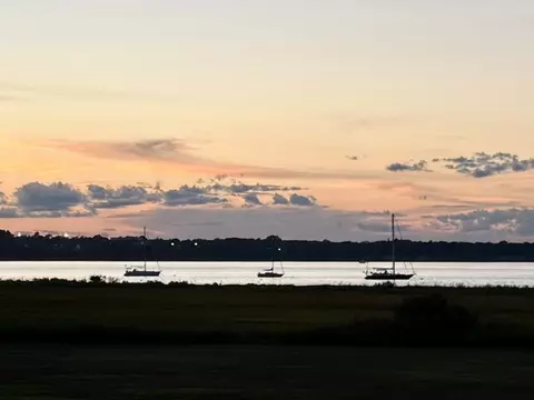 975 Anthony Rd, Portsmouth, RI 02871