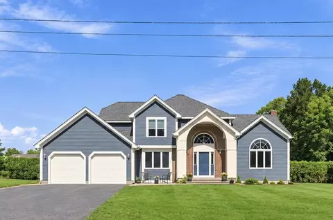 8 Lake View Ct, Johnston, RI 02919