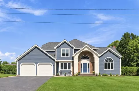 8 Lake View Ct, Johnston, RI 02919