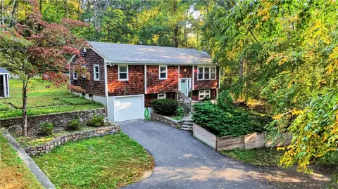 543 Main St, Hopkinton, RI 02833