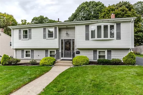 159 Hanover St, Warwick, RI 02886