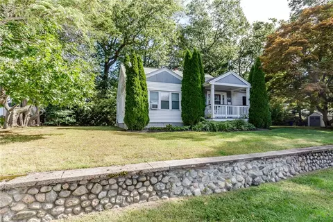 45 Glendale Dr, West Warwick, RI 02893