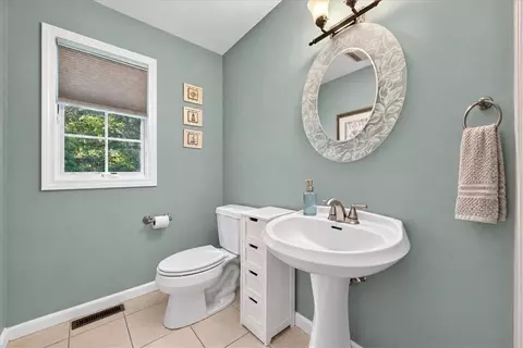 Bath - 6 Shoreline Dr, Westerly, RI 02891 photo 1 of 5
