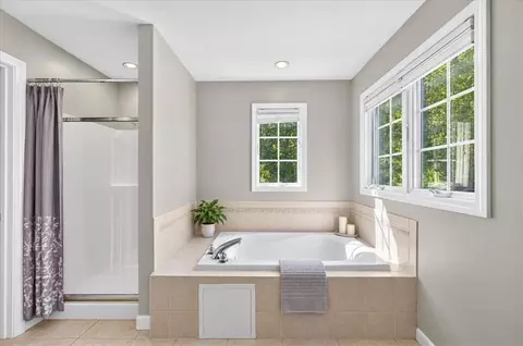 Bath - 6 Shoreline Dr, Westerly, RI 02891 photo 3 of 5