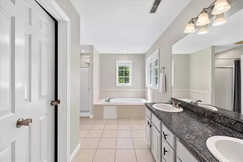 Bath - 6 Shoreline Dr, Westerly, RI 02891 photo 2 of 5