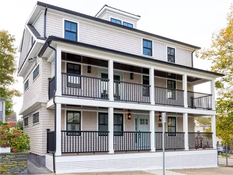 9 Dearborn St, Newport, RI 02840