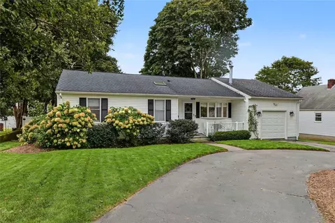 143 Church St, Barrington, RI 02806