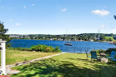3 Narragansett Blvd, Portsmouth, RI 02871