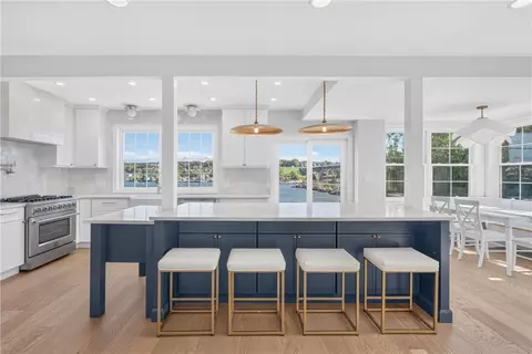 3 Narragansett Blvd, Portsmouth, RI 02871