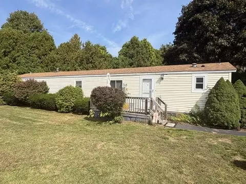 8 Lear Dr, Coventry, RI 02816