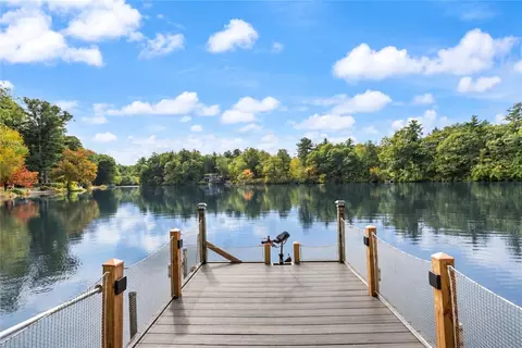 8 Fountain Spring Ln, Johnston, RI 02919