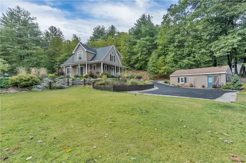 68 Wolf Hill Rd, Smithfield, RI 02917